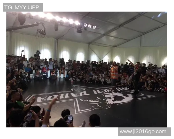 成都极限运动队在世界街舞大赛中以80分稳居积分榜首位