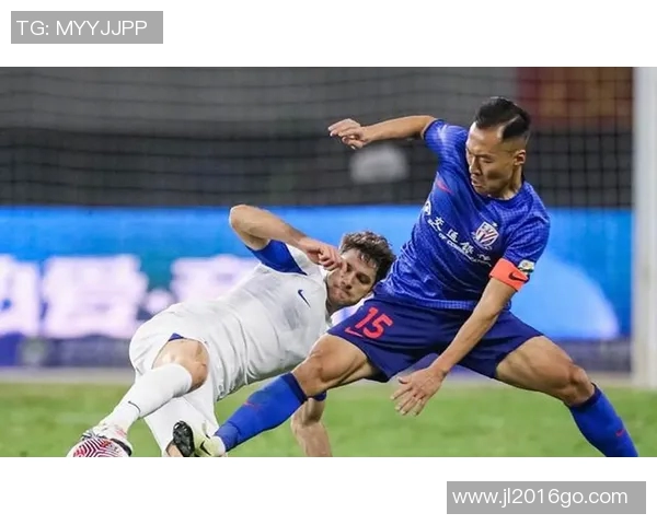 广东恒大与上海申花激战正酣谁将赢得这场中超巅峰对决