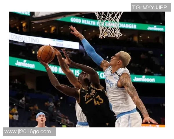 火箭队与公牛队激战正酣11月4日精彩对决引发球迷热议